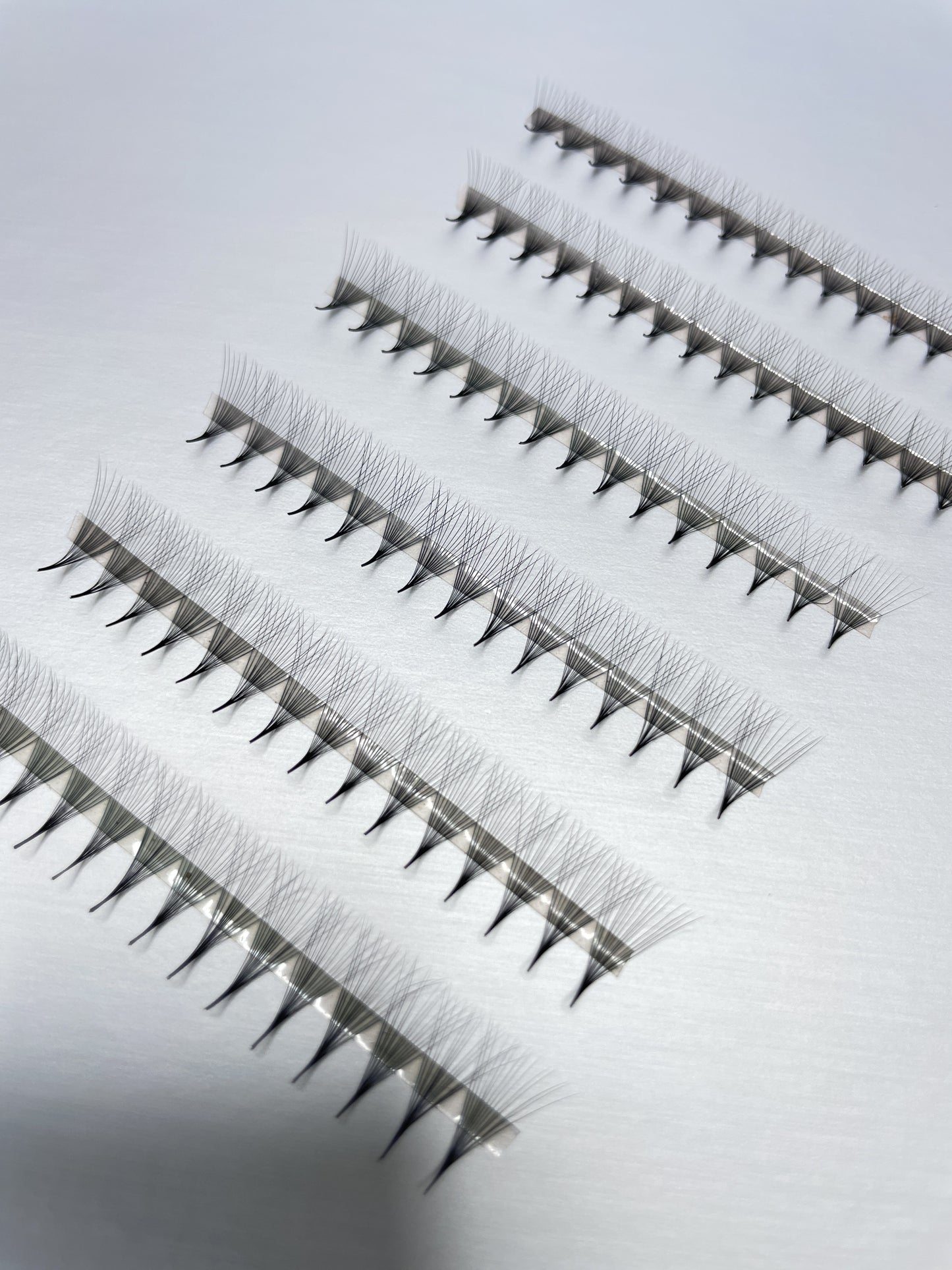 14D 0.03 PREMADE LASH FANS (APPROX 1100 FANS)