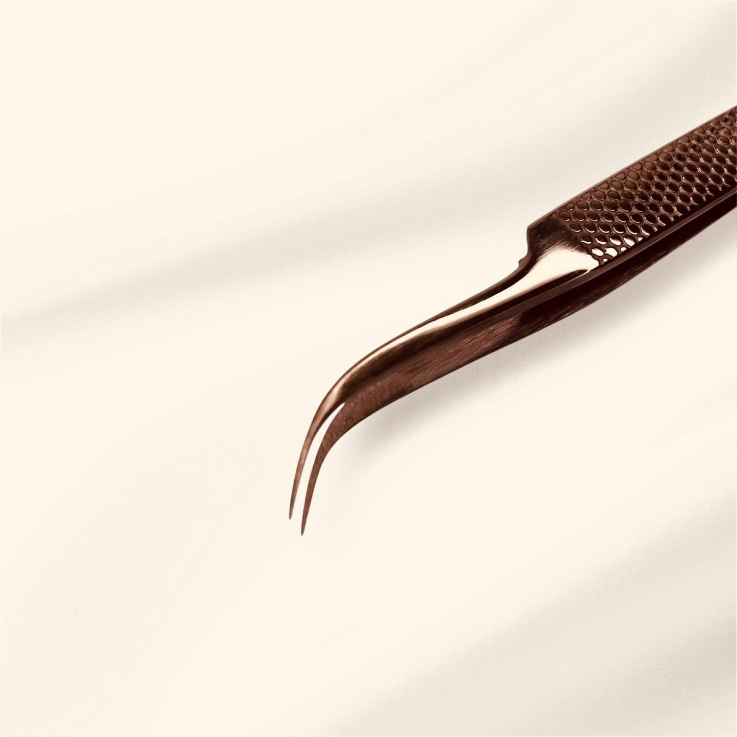 CURVED MULTIFUNCTIONAL TWEEZER