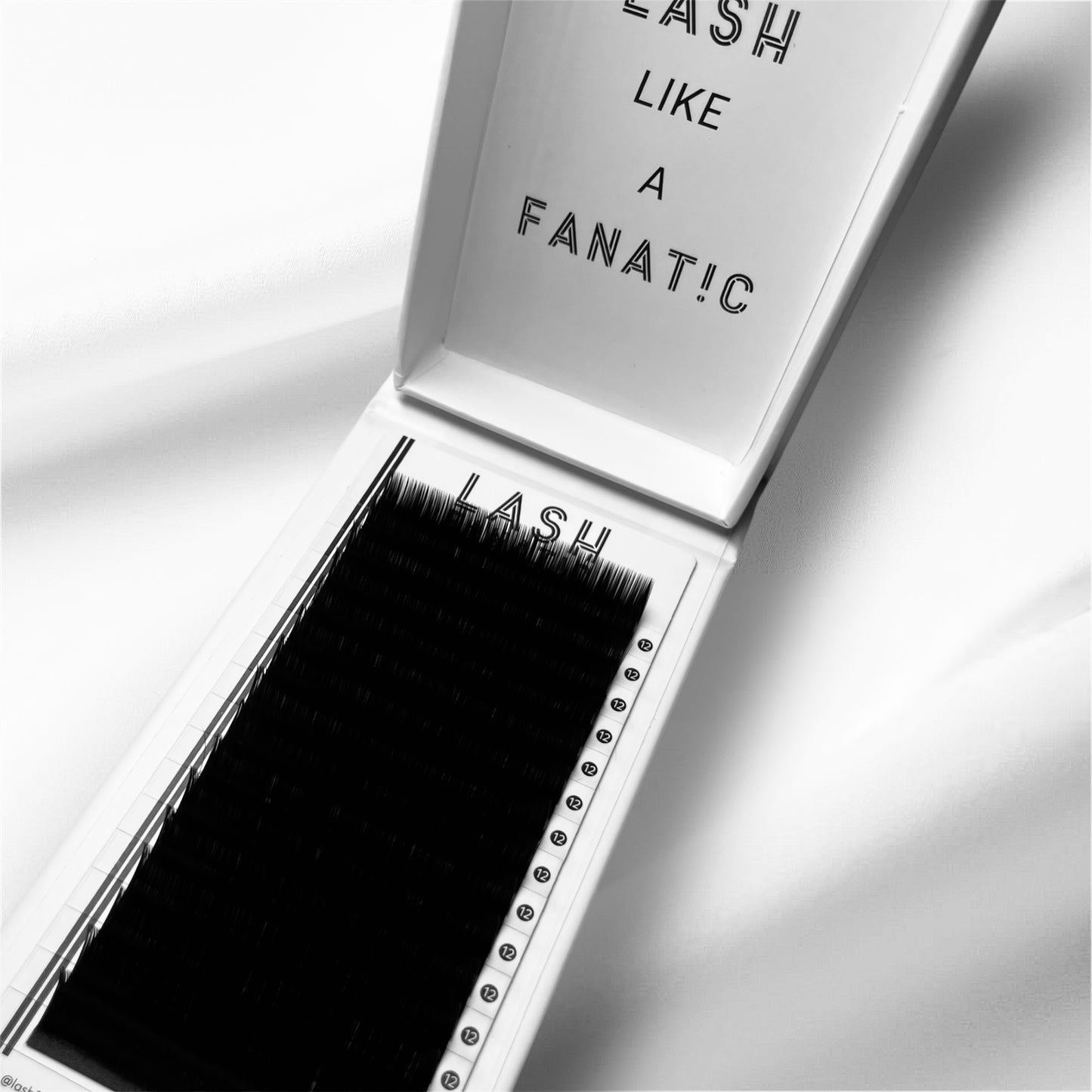 VOLUME LASHES 0.03