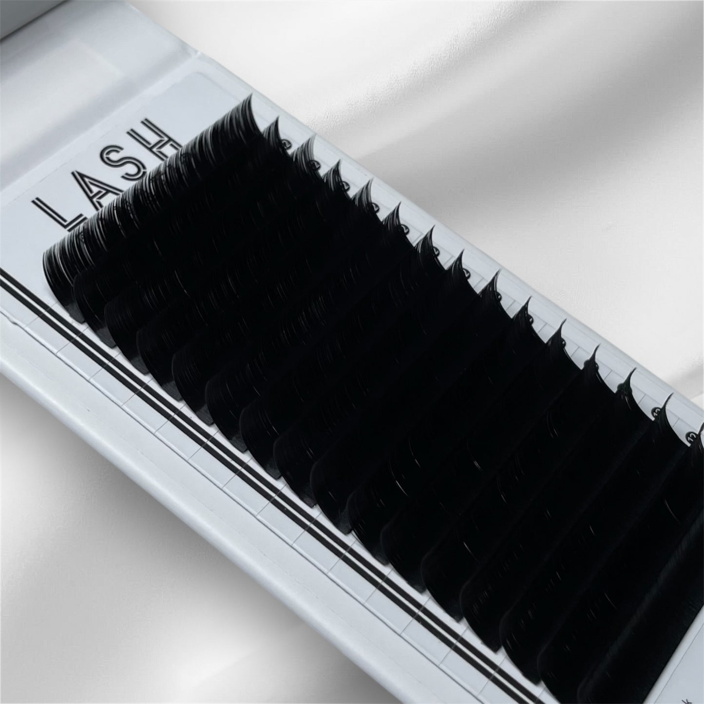 VOLUME LASHES 0.03